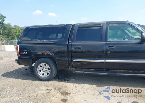 2005 GMC Sierra 1500 Slt z USA, uszkodzony, nr VIN 2GTEK13T751359501